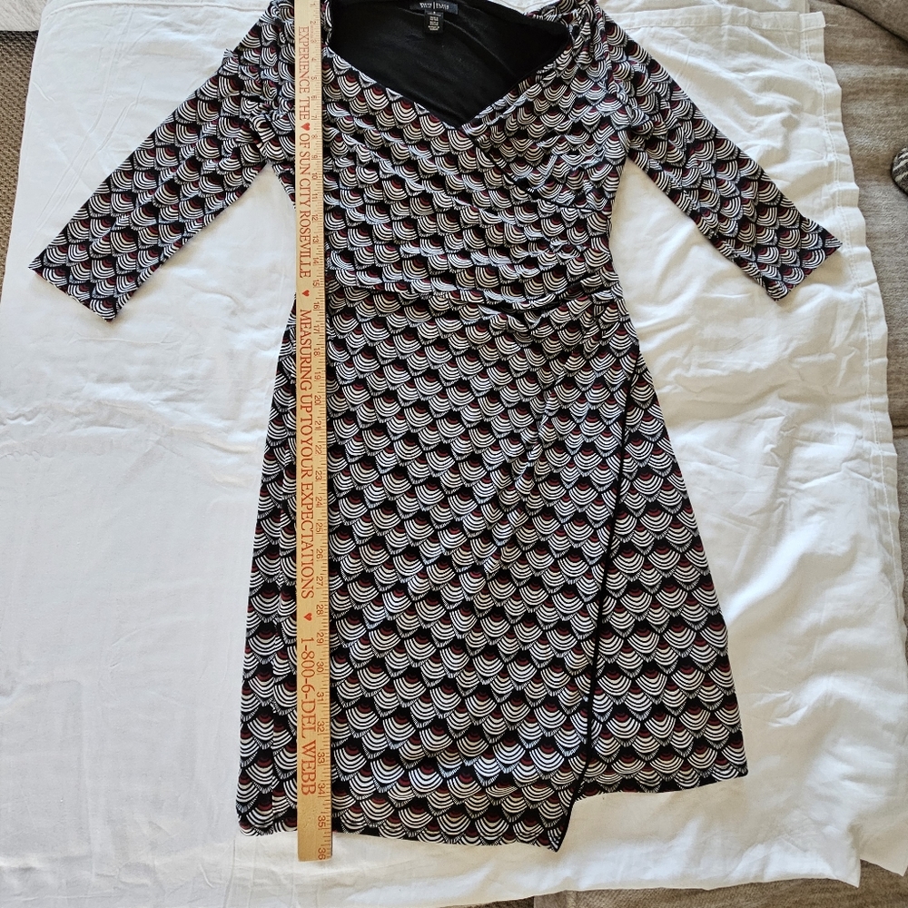 White House Black Market WBHM Faux Wrap Dress Geometric Design Size 6 - Picture 7 of 13